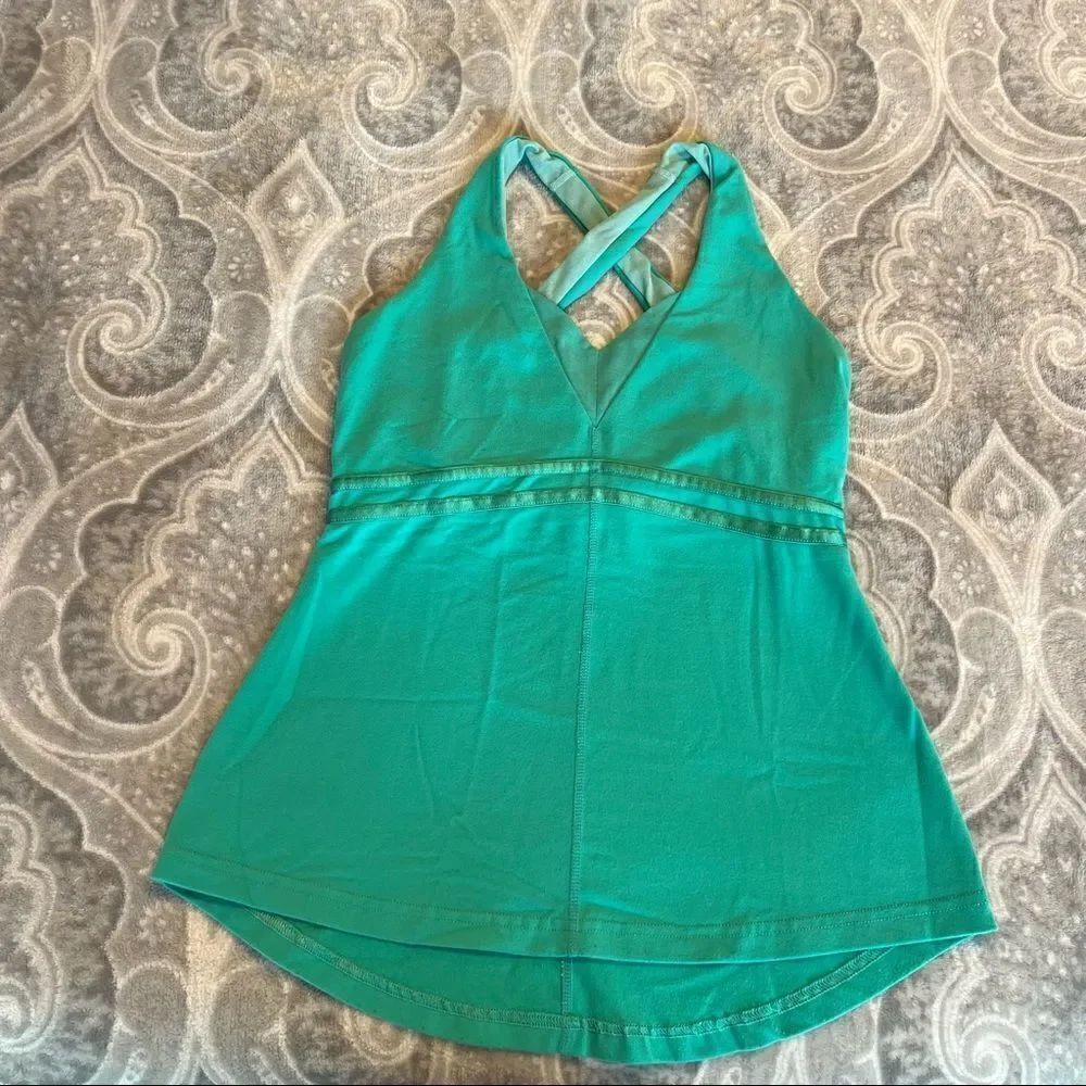 Lululemon tank top with crisscross back and built in sports bra